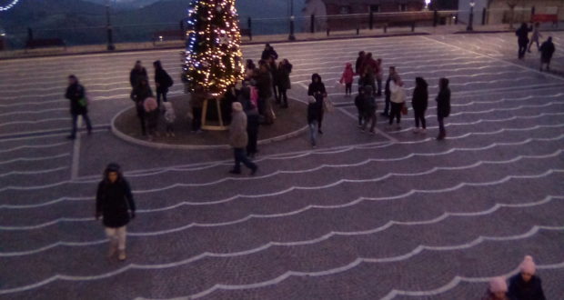 Flumeri Allestito In Piazza San Rocco Il Tradizionale Albero Di Natale